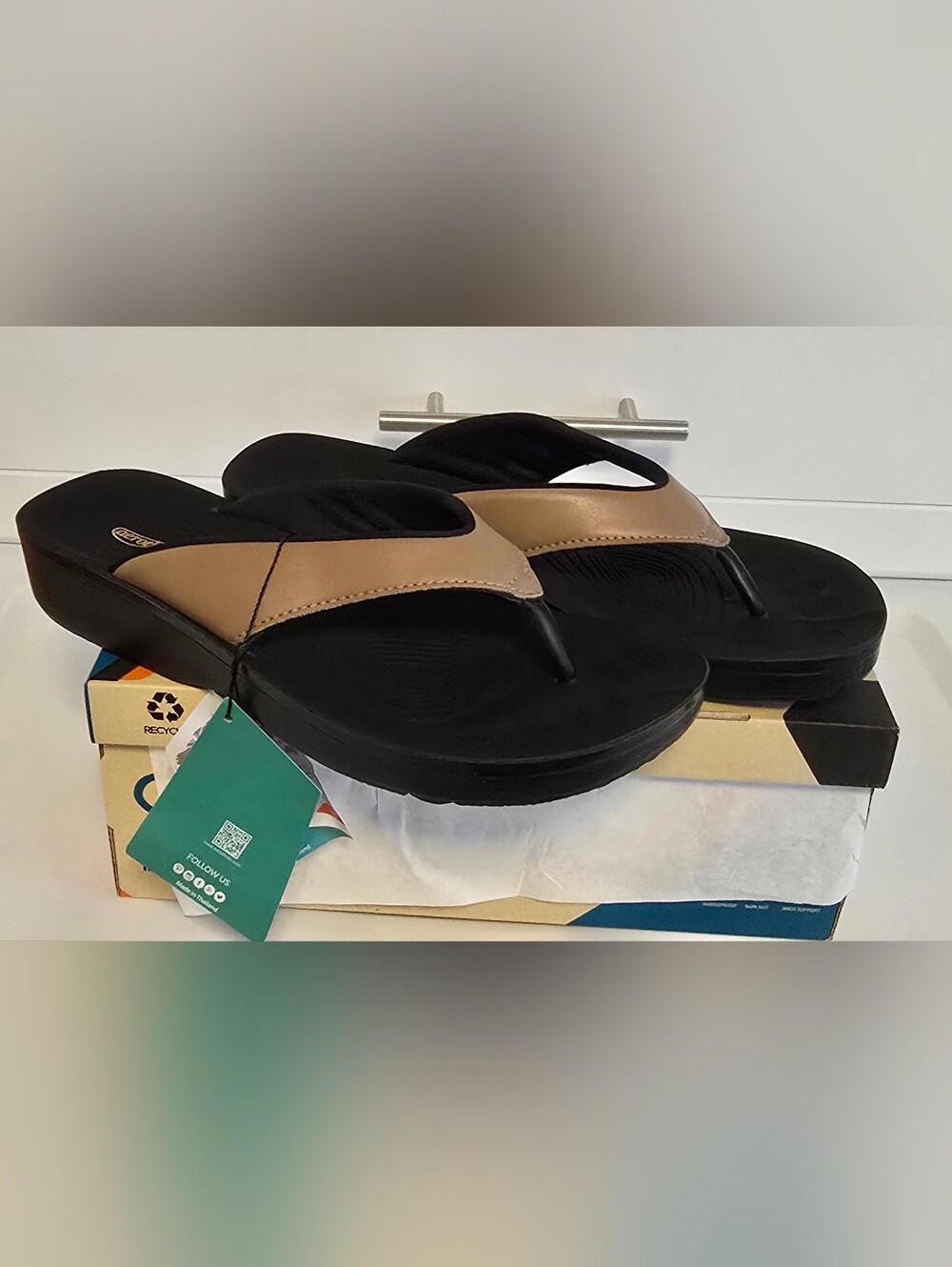 AEROTHOTIC Comfy Arch Support Flip Flops – Beige - Women’s Size 8 - NWT